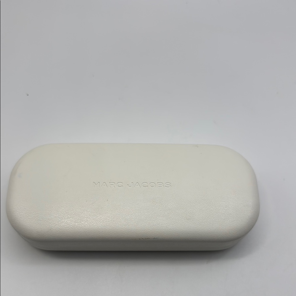 MARC JACOBS WHITE Eyeglass Case.